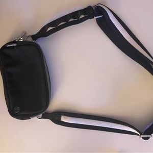 LULULEMON CROSSBODY BAG IN BLACK AND WHITE